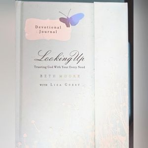 NWT Beth Moore Looking Up - Trusting God With Your Every Need Hard Cover Journal